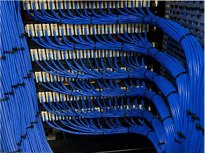 Structured LAN cabling in a network rack